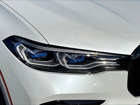 Used 2021 BMW X7 M50i image 33