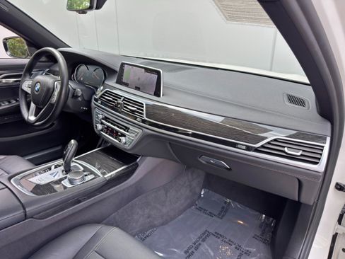 Used 2019 BMW 740i RWD image 14