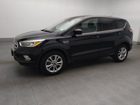 Used 2017 Ford Escape SE image 2