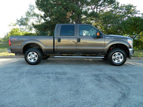 Used 2016 Ford F250 XLT w/ XLT Value Package AWD/4WD image 5