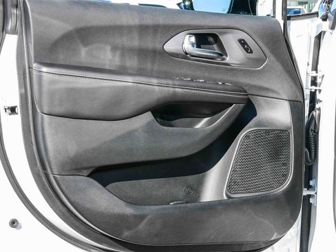 New 2026 Chrysler Pacifica Select image 22