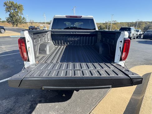 New 2026 GMC Sierra 1500 SLT w/ SLT Premium Package image 5