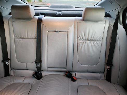 Used 2010 Jaguar XF Luxury image 17