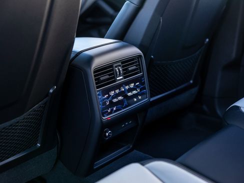 New 2025 Porsche Cayenne Coupe AWD/4WD image 47