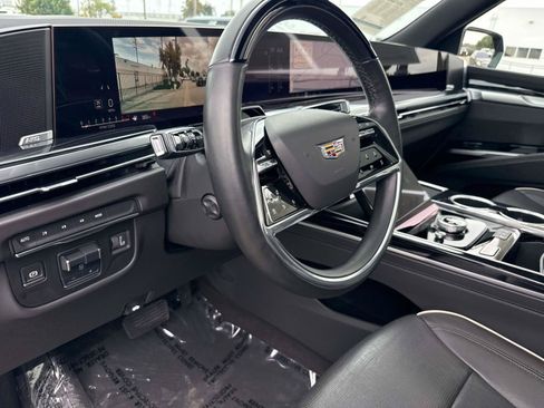 Used 2025 Cadillac Escalade ESV Sport AWD/4WD image 31