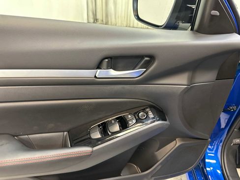 New 2025 Nissan Altima 2.5 SR image 19