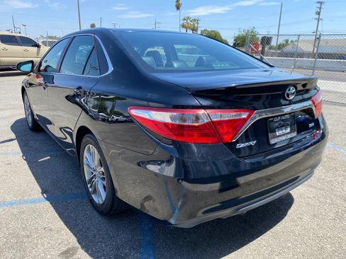 Used 2016 Toyota Camry SE FWD image 5