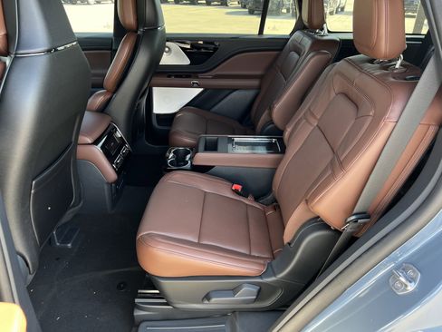 New 2025 Lincoln Aviator Reserve w/ Luxury Package image 27