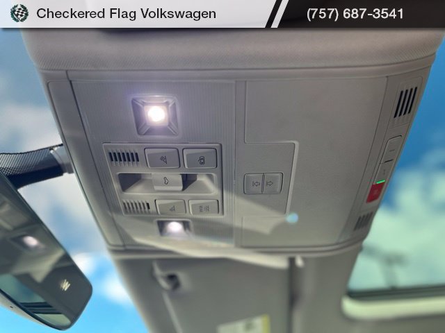 Used 2021 Volkswagen Tiguan SE w/ Panoramic Sunroof Package AWD/4WD image 18