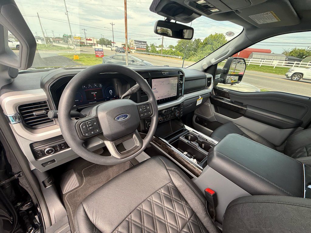 Used 2025 Ford F250 XLT w/ Black Appearance Package AWD/4WD image 19