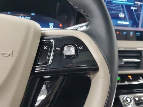 Used 2025 Lincoln Corsair Grand Touring image 21