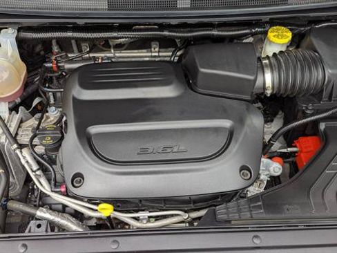Used 2023 Chrysler Pacifica Touring-L FWD image 30