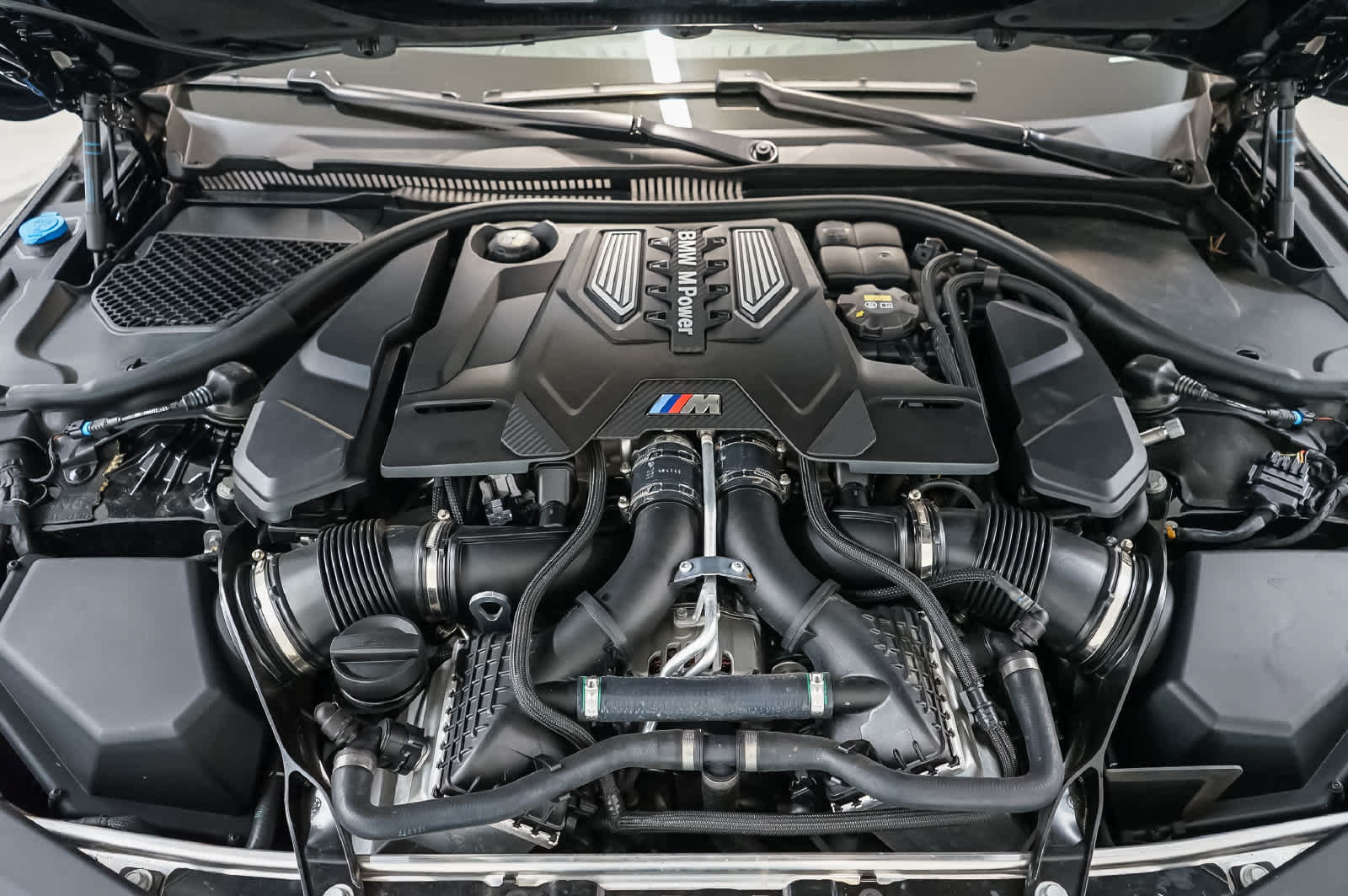 Used 2022 BMW M8 Competition AWD/4WD image 32