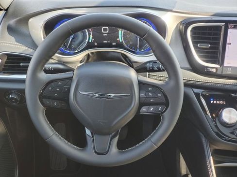 Used 2023 Chrysler Pacifica Limited w/ S Appearance Package image 31