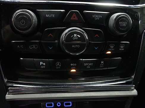 Used 2021 Jeep Grand Cherokee Limited w/ Luxury Group II image 26