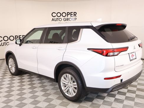 Used 2023 Mitsubishi Outlander ES FWD image 21