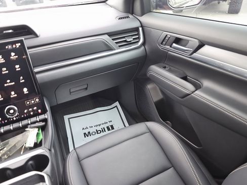 Used 2025 GMC Terrain Elevation w/ Elevation Premium Package image 20