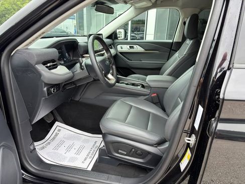 Used 2025 Ford Explorer Active w/ Active Comfort Package AWD/4WD image 14