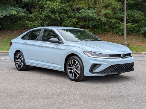 Used 2025 Volkswagen Jetta Sport FWD image 11
