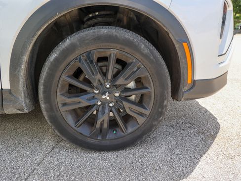 Used 2023 Mitsubishi Eclipse Cross LE AWD/4WD image 13