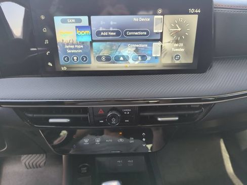 Certified 2025 Nissan Kicks SR FWD image 37