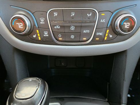 Used 2018 Chevrolet Equinox LT image 36