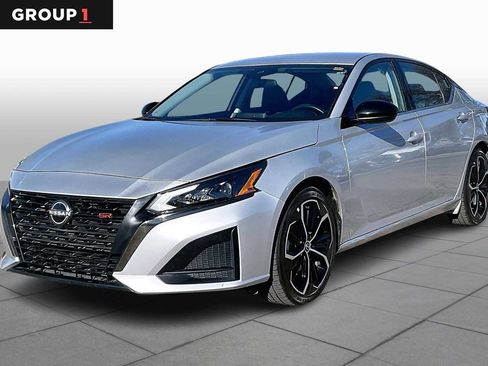 Used 2024 Nissan Altima 2.5 SR image 1