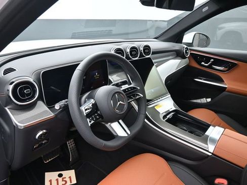Used 2025 Mercedes-Benz GLC 350e 4MATIC image 31