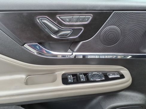 Used 2023 Lincoln Corsair AWD w/ Rear Removable Package Tray image 11