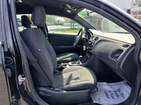 Used 2012 Chrysler 200 Touring FWD image 11