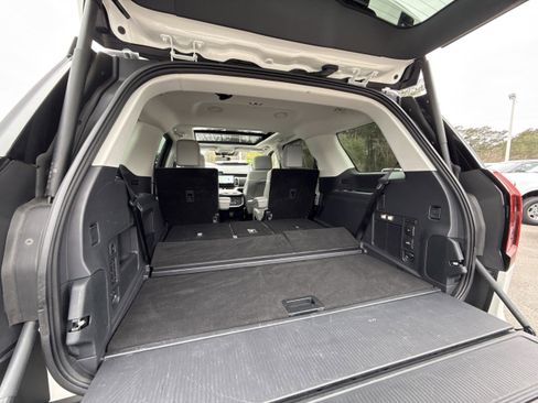 Used 2025 Ford Expedition Active image 31