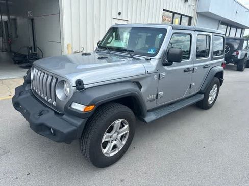 Used 2018 Jeep Wrangler Unlimited Sport S AWD/4WD image 2