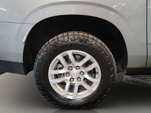 Used 2024 Chevrolet Suburban LT image 14