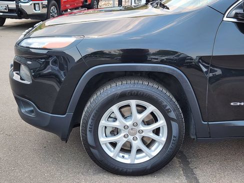Used 2017 Jeep Cherokee Latitude w/ Safety/Convenience Group AWD/4WD image 9
