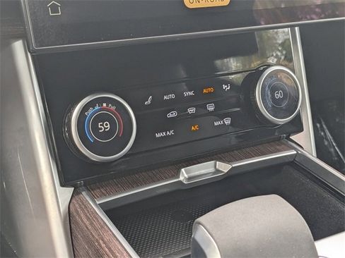 Used 2023 Land Rover Range Rover SE image 14