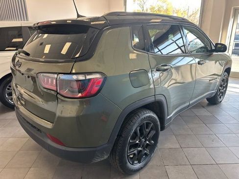 Used 2021 Jeep Compass Sport image 2