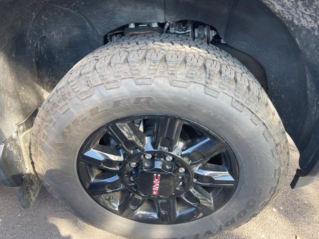 Used 2024 GMC Sierra 2500 AT4 w/ Technology Package AWD/4WD image 3