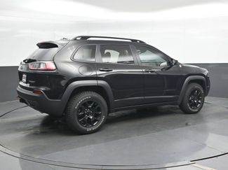 Used 2022 Jeep Cherokee Trailhawk w/ Premium Leather Package AWD/4WD video 2