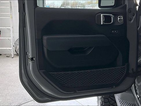 Used 2022 Jeep Wrangler Unlimited Sahara image 21