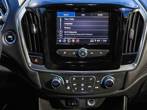 Used 2023 Chevrolet Traverse LT FWD image 14