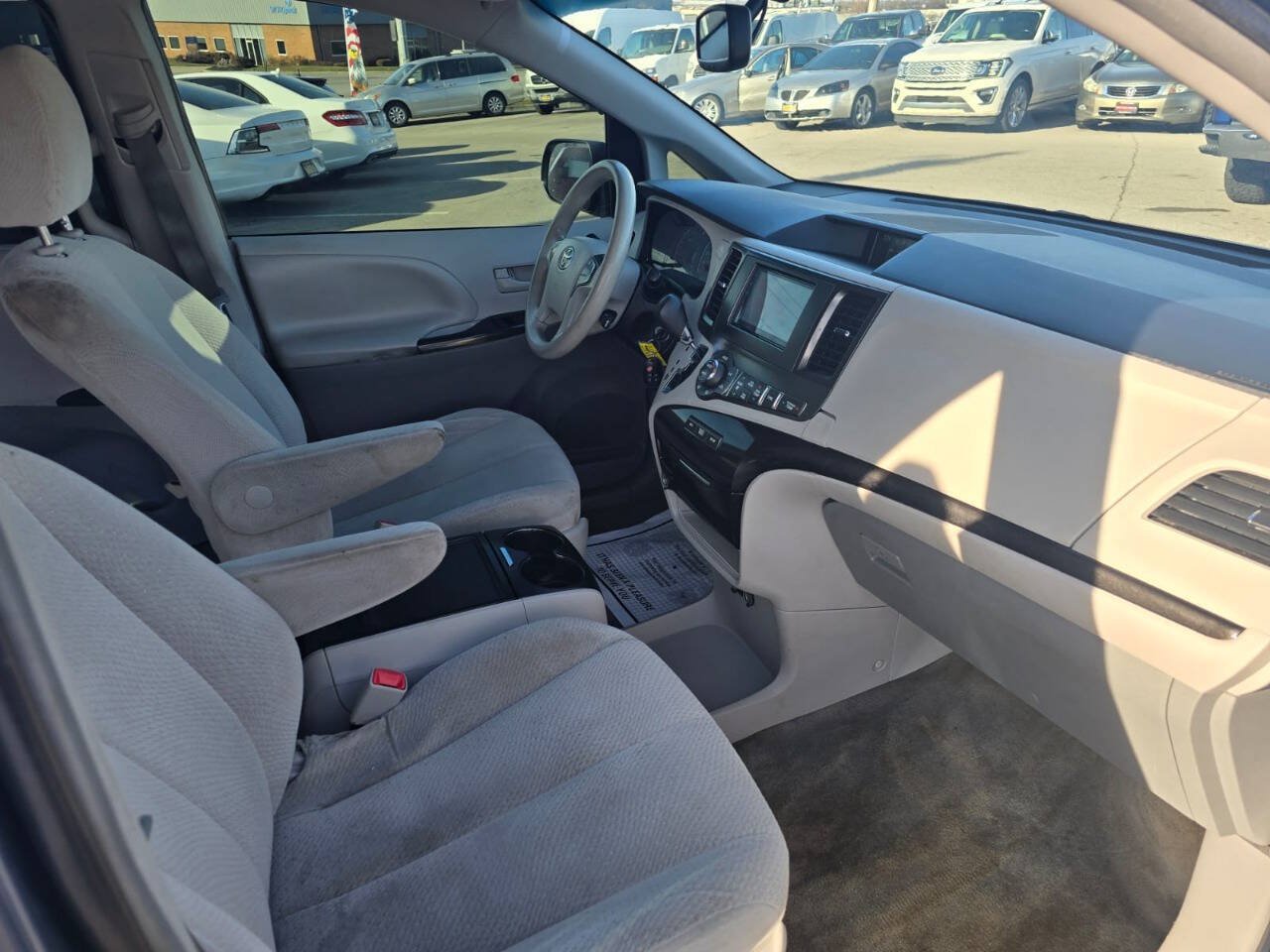 Used 2014 Toyota Sienna LE FWD image 34