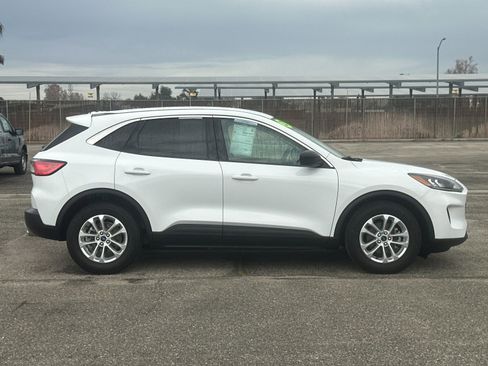 Certified 2022 Ford Escape SE w/ Convenience Package image 3