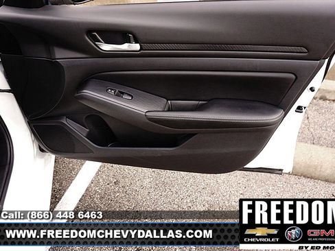 Used 2025 Nissan Altima 2.5 SV image 34