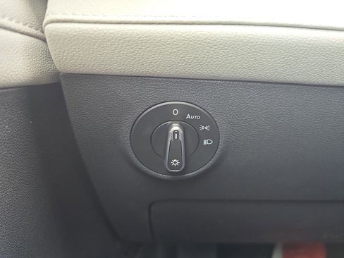 New 2025 Volkswagen Taos SEL image 25