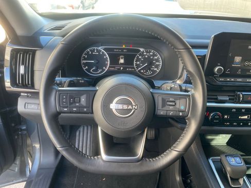 Used 2025 Nissan Pathfinder SV image 28