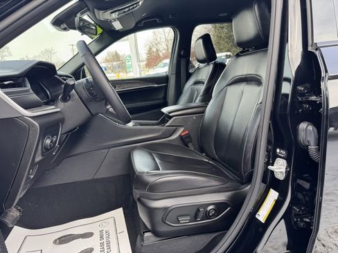 Certified 2024 Jeep Grand Cherokee Limited image 10