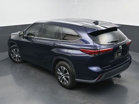 Used 2021 Toyota Highlander XLE FWD image 40