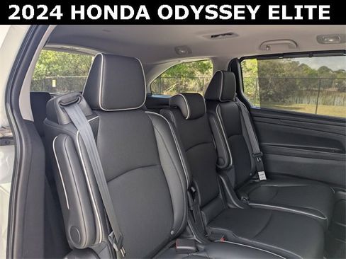 Used 2024 Honda Odyssey Elite image 14