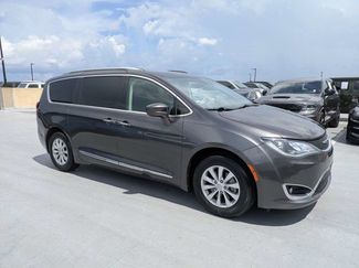 Used 2019 Chrysler Pacifica Touring-L FWD video 1