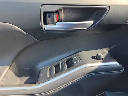 Used 2020 Toyota Highlander XLE FWD image 18